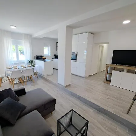 House Seadream - 50 Meters From The Sea Hébergement de vacances Brodarica (Sibenik-Knin)
